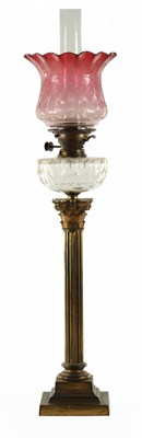 Lot 662 - A 19TH CENTURY BRASS CORINTHIAN COLUMN OIL LAMP