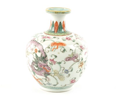 Lot 71 - A CHINESE FAMILLE ROSE PORCELAIN VASE