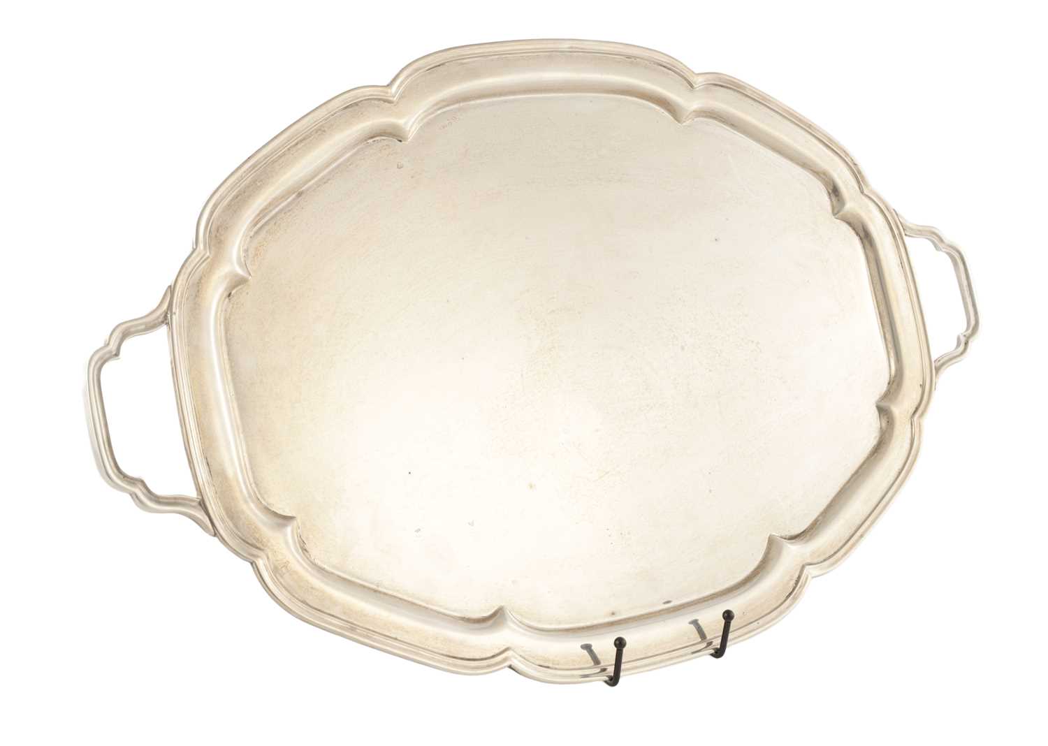 Lot 172 - A 20TH CENTURY SILVER TRAY