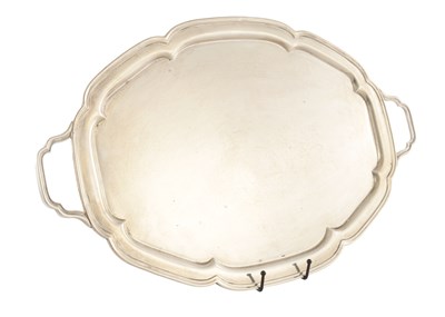 Lot 172 - A 20TH CENTURY SILVER TRAY