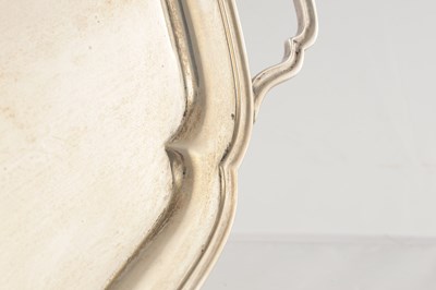 Lot 172 - A 20TH CENTURY SILVER TRAY
