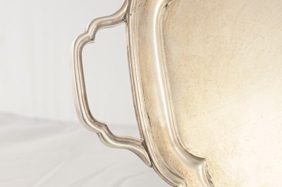Lot 172 - A 20TH CENTURY SILVER TRAY