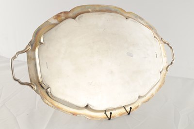 Lot 172 - A 20TH CENTURY SILVER TRAY
