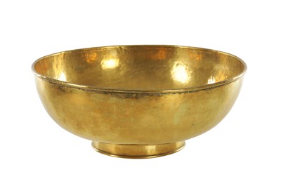 Lot 914 - A 19TH CENTURY LARGE BRASS BOWL