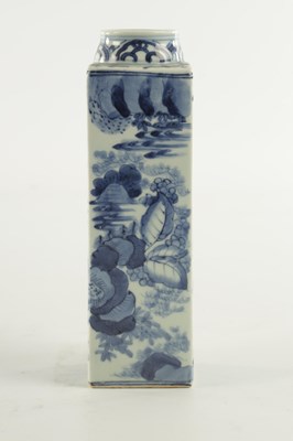 Lot 167 - A LATE 17TH/ EARLY 18TH CENTURY JAPANESE BLUE AND WHITE EXPORT PORCELAIN VASE