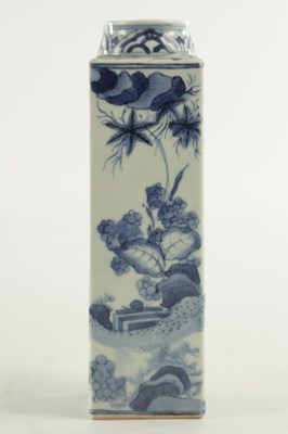 Lot 167 - A LATE 17TH/ EARLY 18TH CENTURY JAPANESE BLUE AND WHITE EXPORT PORCELAIN VASE