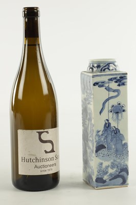 Lot 167 - A LATE 17TH/ EARLY 18TH CENTURY JAPANESE BLUE AND WHITE EXPORT PORCELAIN VASE