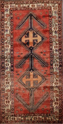 Lot 675 - A HAND KNOTTED PERSIAN HAMADAN CARPET
