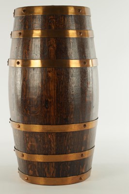 Lot 597 - AN EARLY 20TH CENTURY COOPERED BRASS MOUNTED OAK BARREL STICK STAND