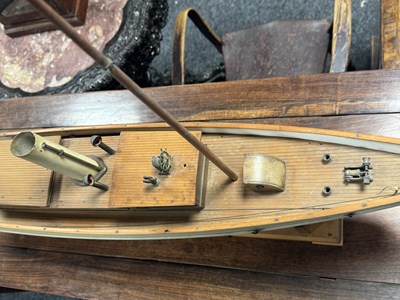 Lot 639 - AN EARLY 20TH CENTURY WOODEN POND YACHT