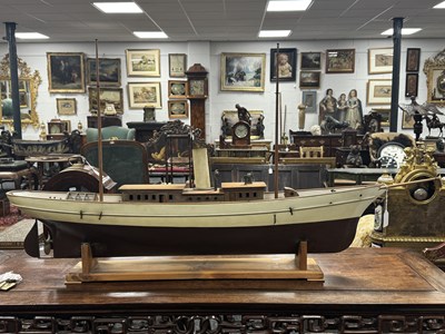 Lot 639 - AN EARLY 20TH CENTURY WOODEN POND YACHT