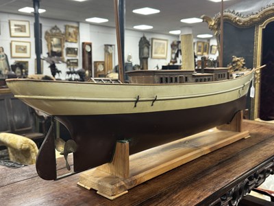Lot 639 - AN EARLY 20TH CENTURY WOODEN POND YACHT