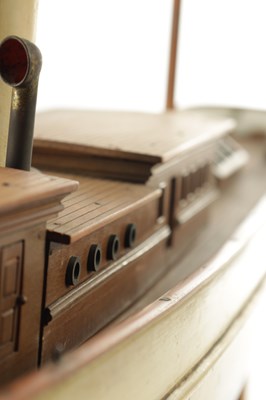 Lot 639 - AN EARLY 20TH CENTURY WOODEN POND YACHT