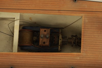 Lot 639 - AN EARLY 20TH CENTURY WOODEN POND YACHT