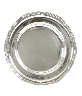 Lot 167 - A GEORGE III HEAVY GUAGE SILVER PLATED OLD SHEFFIELD SERVING DISH