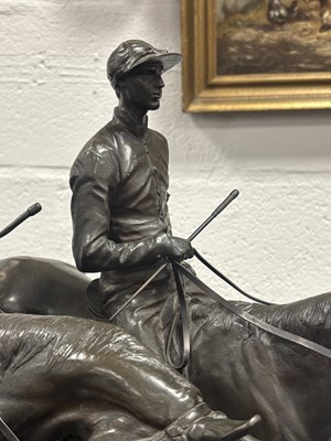 Lot 553 - EMMANUEL FREMIET (1824 - 1910) A FINE 19TH CENTURY BRONZE SCULPTURE OF TWO RACE HORSES WITH JOCKEYS