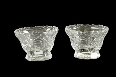 Lot 140 - A PAIR OF 19TH CENTURY CUT GLASS IRISH BOWLS