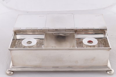 Lot 77 - LIONEL AND ALFRED CRICHTON, LONDON. AN EDWARDIAN SILVER INKSTAND