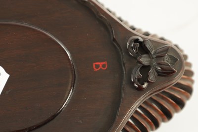 Lot 138 - A PAIR OF LATE QING DYNASTY CHINESE JADE DISHES ON STANDS