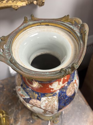 Lot 49 - A PAIR OF 17TH/18TH CENTURY JAPANESE IMARI VASES WITH ORMOLU MOUNTS