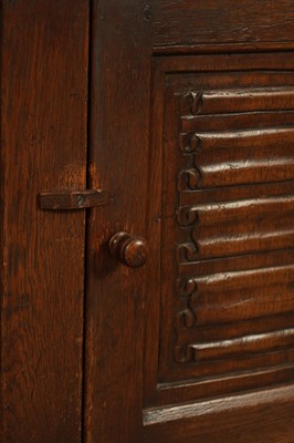 Lot 320 - A 20TH CENTURY TUDOR STYLE OAK LIVERY CUPBOARD