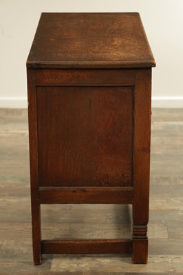 Lot 320 - A 20TH CENTURY TUDOR STYLE OAK LIVERY CUPBOARD
