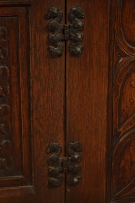 Lot 320 - A 20TH CENTURY TUDOR STYLE OAK LIVERY CUPBOARD