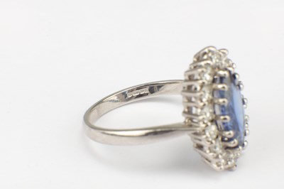 Lot 312 - AN 18CT WHITE GOLD SAPPHIRE AND DIAMOND RING