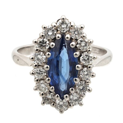 Lot 312 - AN 18CT WHITE GOLD SAPPHIRE AND DIAMOND RING