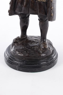Lot 651 - A 20TH CENTURY BRONZE OF KING HENRY VIII