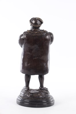 Lot 651 - A 20TH CENTURY BRONZE OF KING HENRY VIII
