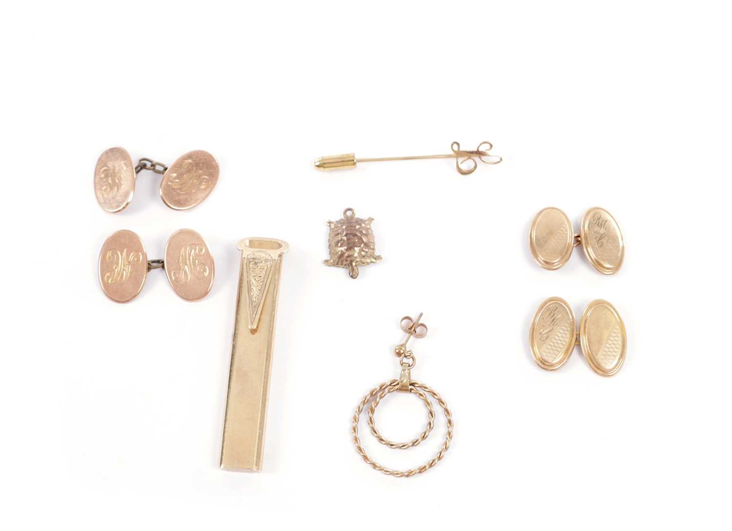 Lot 197 - A COLLECTION OF 9CT GOLD ITEMS