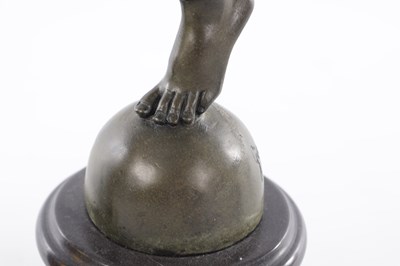 Lot 574 - A 19/20TH CENTURY ITALIAN BRONZE SCULPTURE OF FLYING MERCURY