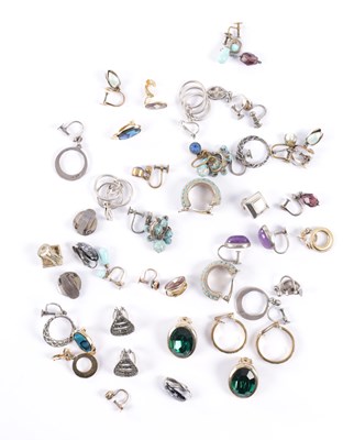 Lot 1691 - A COLLECTION OF SILVER AND COSTUME EARRINGS