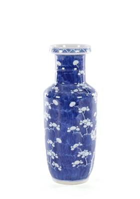 Lot 87 - A LATE 19TH CENTURY CHINESE BLUE AND WHITE VASE