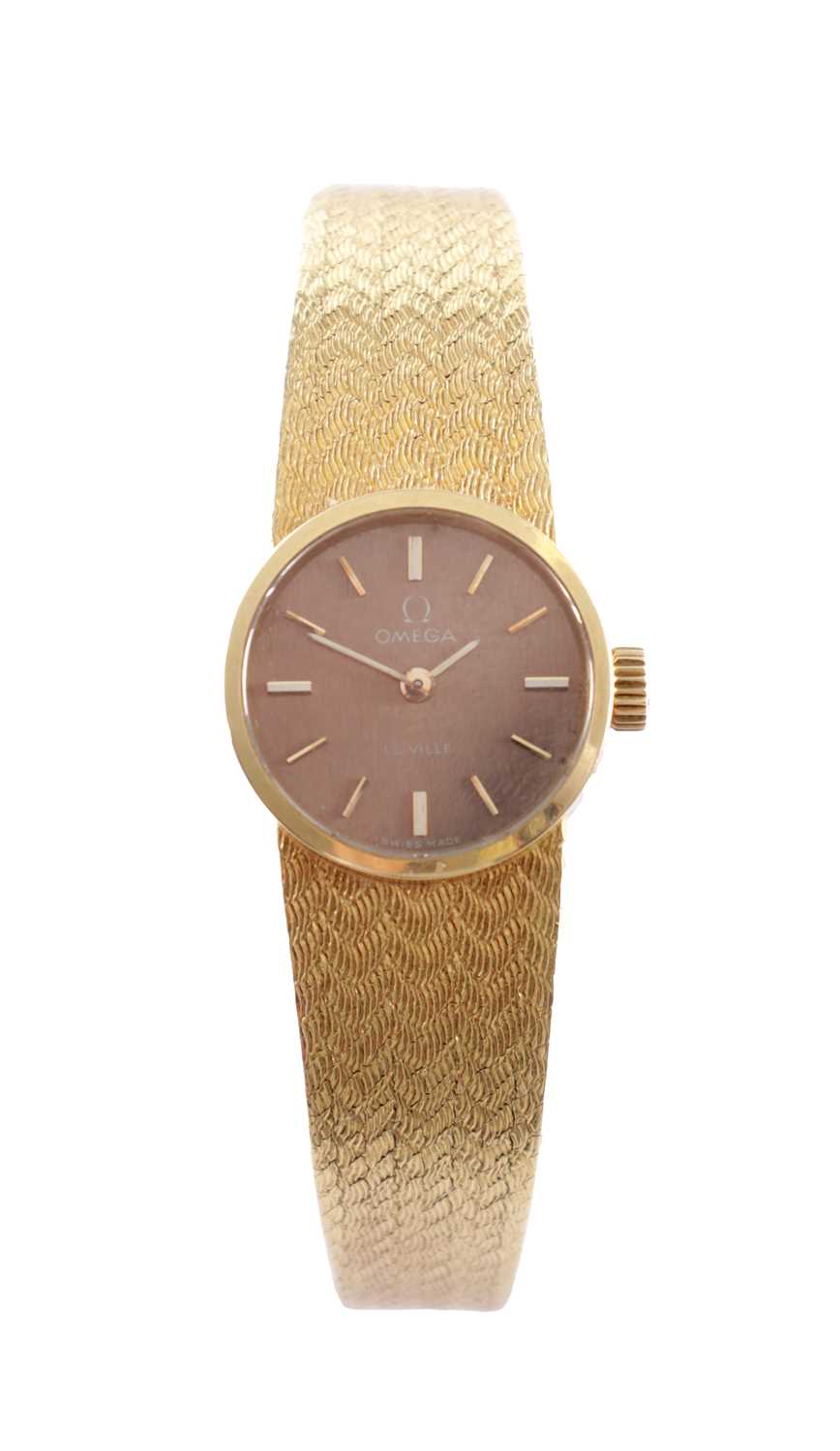 Lot 317 - A LADIES 18CT YELLOW GOLD OMEGA DE VILLE WRISTWATCH