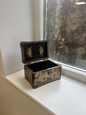 Lot 50 - A 19TH CENTURY CHINESE EXPORT LACQUERWORK TEA CADDY