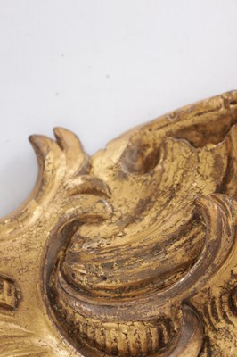 Lot 589 - A PAIR OF 18TH CENTURY CARVED GILTWOOD WALL BRACKETS