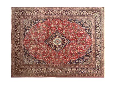 Lot 528 - A LARGE ANTIQUE PERISIAN RUG