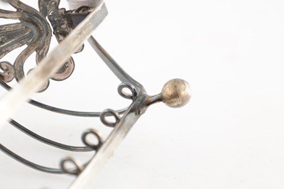 Lot 184 - A COLLECTION OF SILVER ITEMS