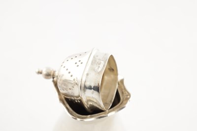 Lot 184 - A COLLECTION OF SILVER ITEMS