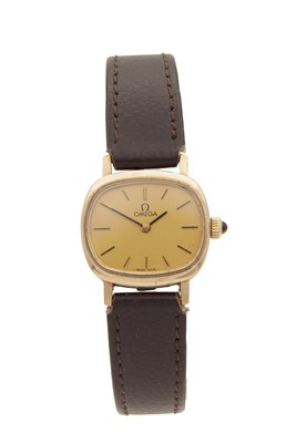 Lot 1197 - A LADIES' 9 CT GOLD OMEGA WRISTWATCH