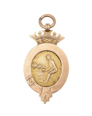Lot 344 - A 9CT GOLD CROWN GREEN BOWLS PENDANT