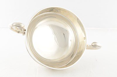 Lot 117 - A LARGE GEORGE V SILVER TWO HANDLED PRESENTATION BOWL