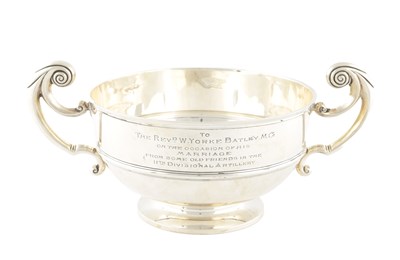 Lot 117 - A LARGE GEORGE V SILVER TWO HANDLED PRESENTATION BOWL