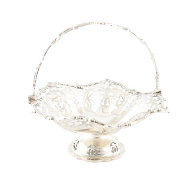Lot 137 - AN EDWARDIAN PIERCED SILVER FRUIT BASKET