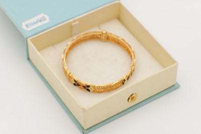 Lot 303 - A 21CT GOLD AND ENAMEL BRACELET