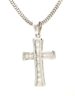 Lot 406 - A 20TH CENTURY 18CT WHITE GOLD AND DIAMOND CROSS PENDANT NECKLACE