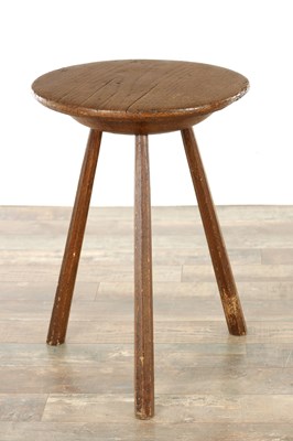 Lot 1532 - A GOOD PRIMITIVE 18TH CENTURY CRICKET TABLE