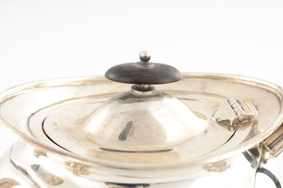 Lot 97 - AN EARLY 20TH CENTURY THREE PIECE TEA SERVICE